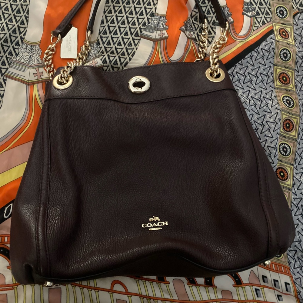 COACH BAG NO STAINS USED 4 TIMES ONLY